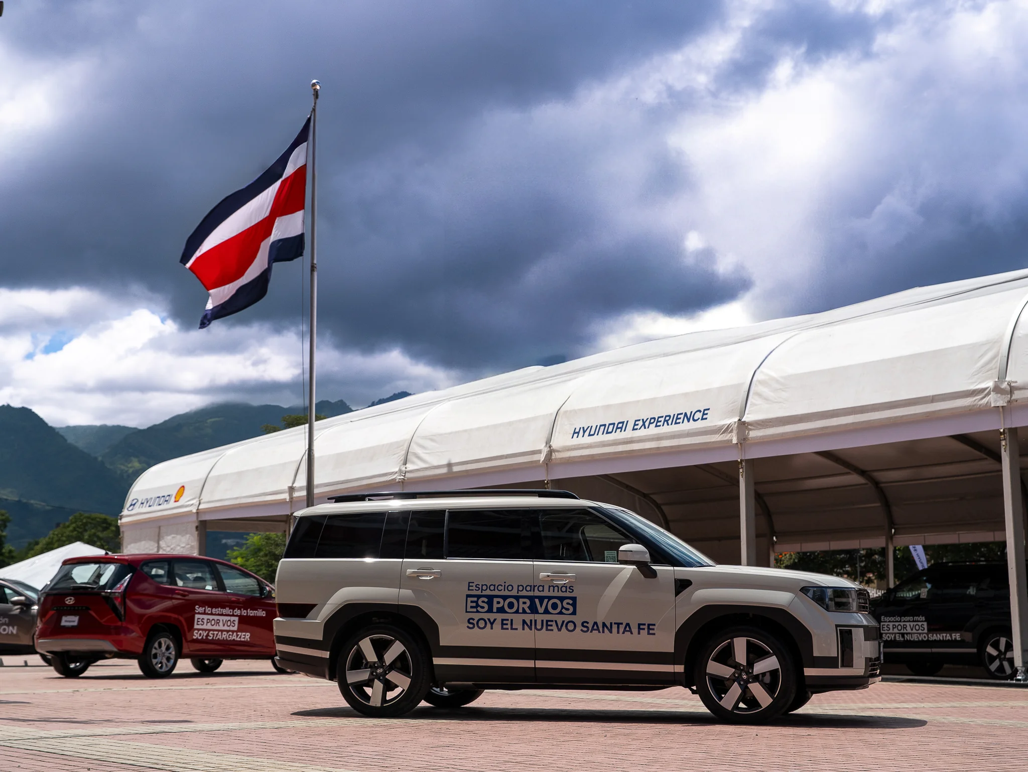 Hyundai Santa Fe and Costa Rican flag at Hyundai Experience Day